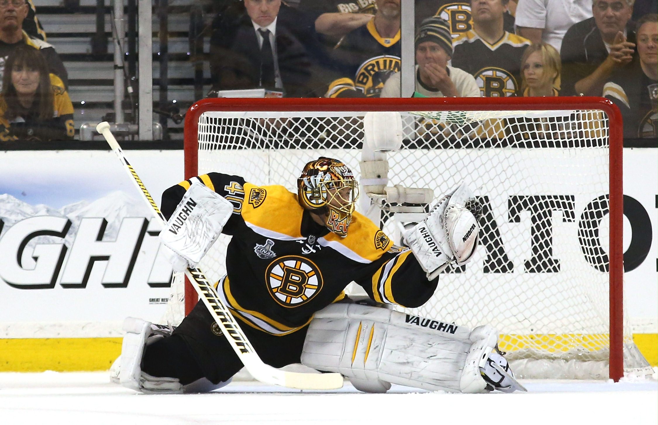 TUUKKA RASK PALAAMASSA NHL:N KÄRKEEN 2013 NHL Stanley Cup Final – Game Three